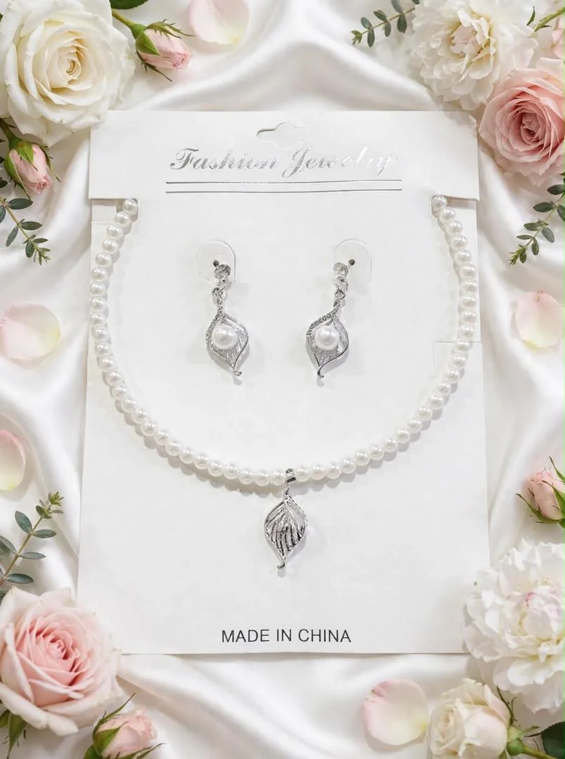 Pearl necklace and drop earrings with silver leaf