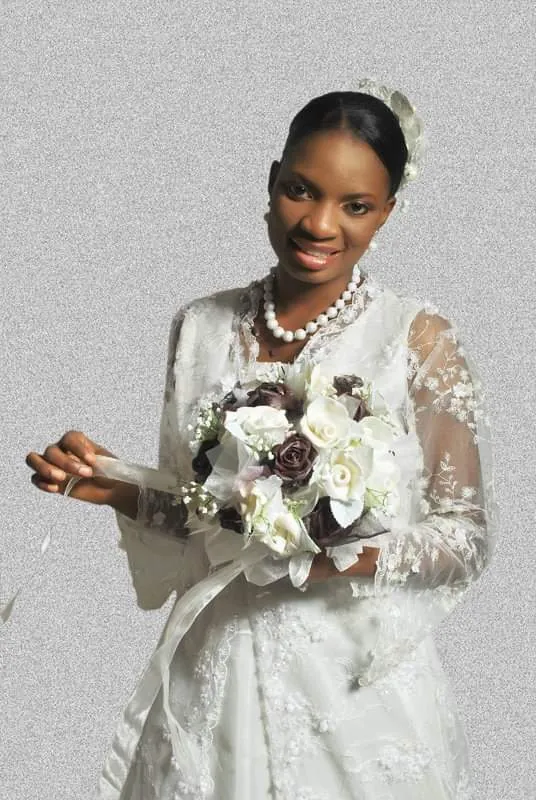Bride in long-sleeved lace with a white and blush bouquet