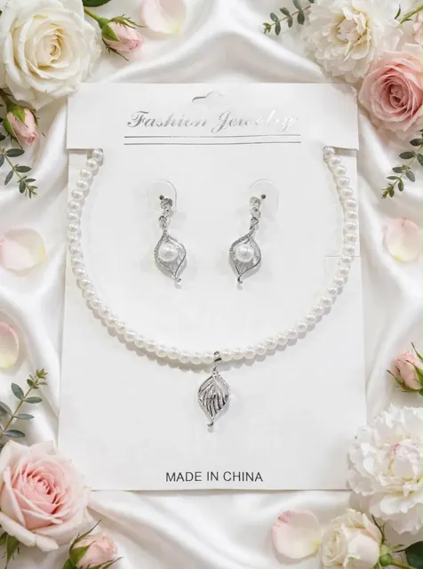 Pearl necklace and drop earrings with silver leaf